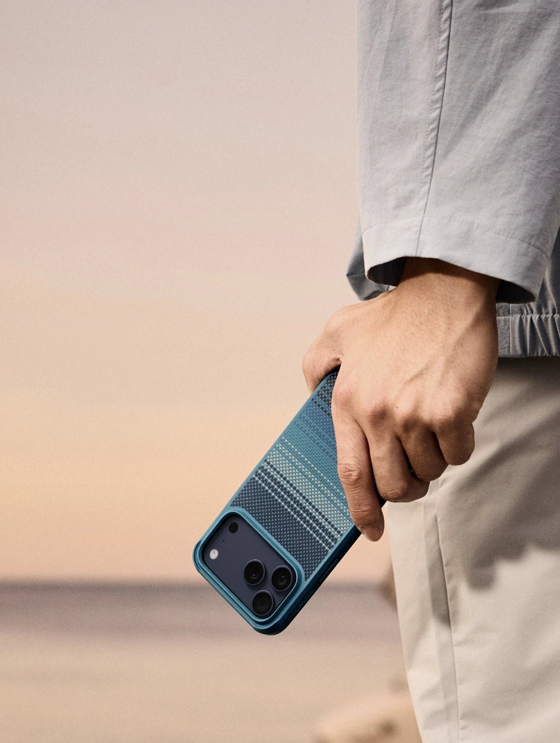 Pitaka รุ่น Aramid ProGuard Case - เคส iPhone 17 Pro - สี Moonrise 2 Pitaka รุ่น Aramid ProGuard Case - เคส iPhone 17 Pro - สี Moonrise